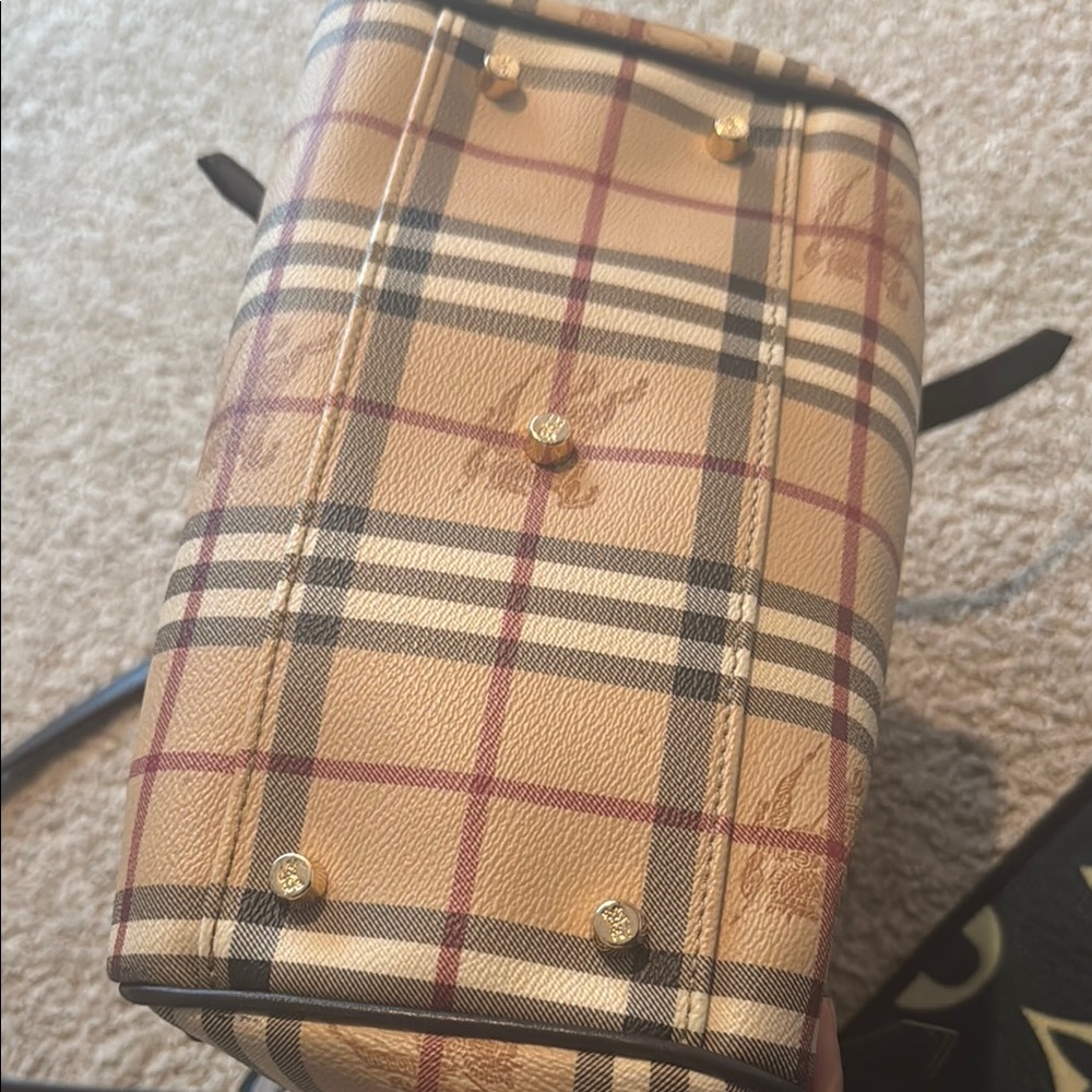 Burberry Cream and Black Tote Bag with Iconic Design - Picture 6 of 10